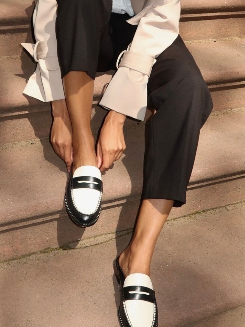 Dolce Vita Havan Loafer Mule In White/black Crinkle Patent